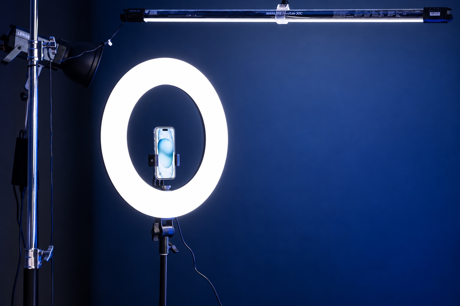 A bekapcsolt Moonlight 300 körfény elölnézete